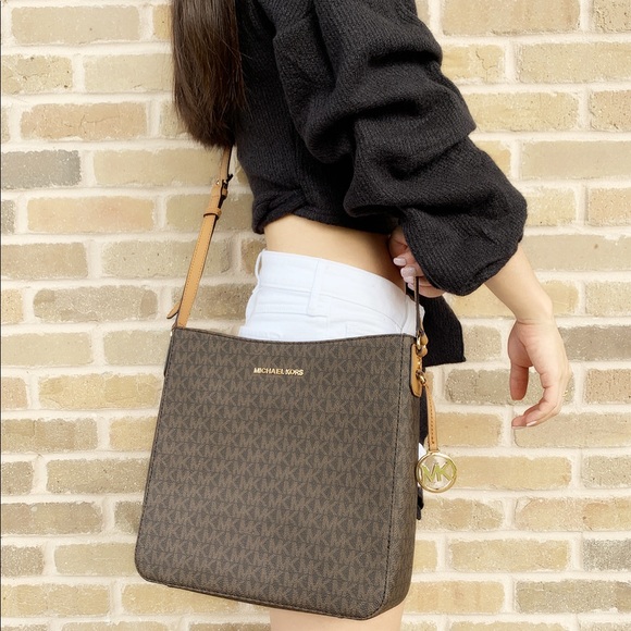 Gaby’sBags👜💕- NWT Michael Kors Large Messenger - Picture 2 of 8